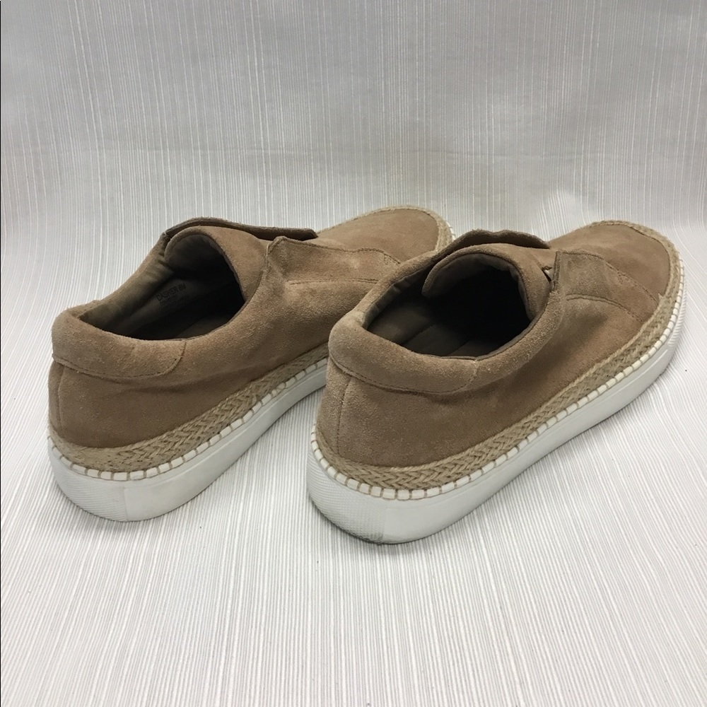 Steve Madden Neutral Suede Flats. - Picture 5 of 7